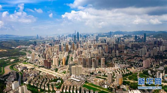  深圳市城区景色（8月26日摄，无人机照片）。 新华社记者 毛思倩 摄