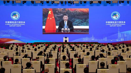11月4日晚，第三屆中國國際進口博覽會開幕式在上海舉行，國家主席習近平發表主旨演講。 新華社記者 黃敬文攝