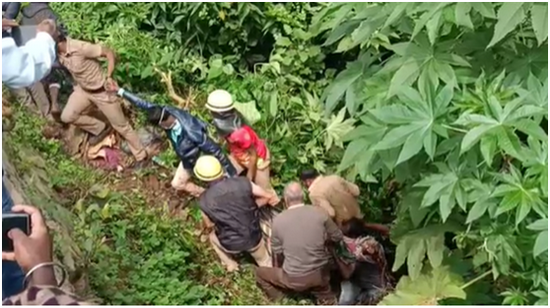 应急和救援行动小组在现场 图自《印度时报》