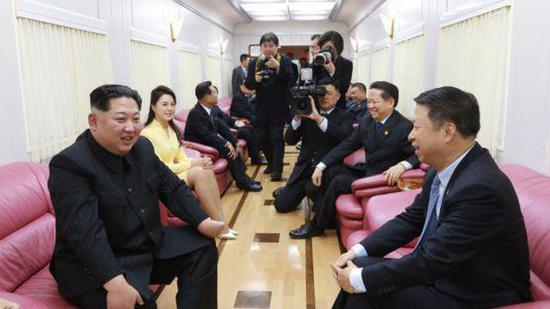 伊尔62:金正恩出行除绿皮火车还有啥:苏制伊尔62百万奔驰 金正恩专列内部。 图片来源:朝鲜中央通讯社