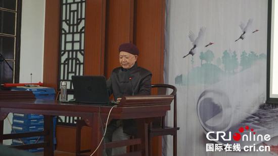 武汉大学教授黄钊谈问津书院“三大精神”。 摄影 程亚惠