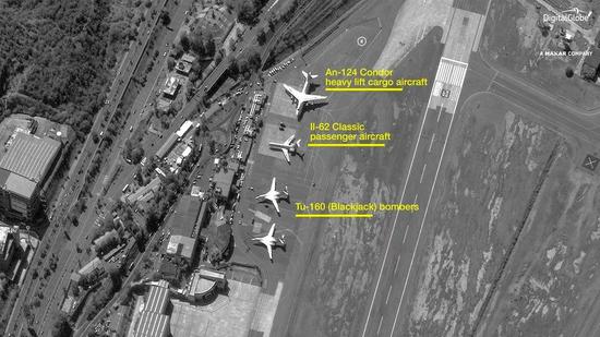  ▲俄军编队在委内瑞拉机场的航拍照片