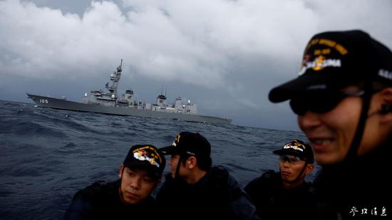（日本海上自卫队正在巡逻，图片来源：路透社。）