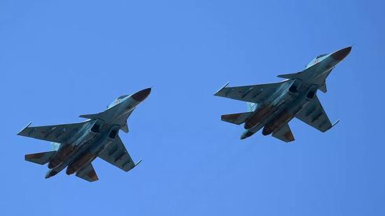  资料图：两架Su-34战斗轰炸机