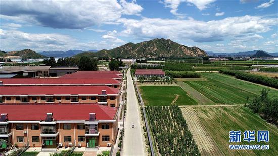 河北省遵化市山村道路（2018年6月28日无人机拍摄）。新华社记者 牟宇 摄