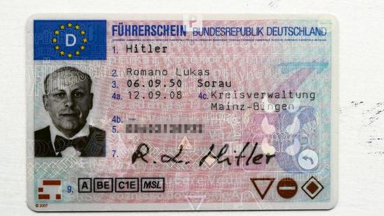 罗马诺·希特勒的驾驶执照（图源：《图片报》）