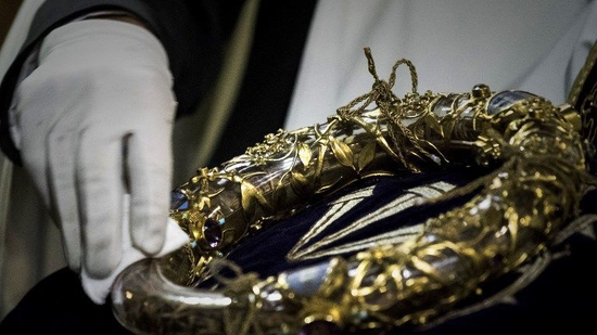 藏于巴黎圣母院内的耶稣受难荆棘冠（法新社图）