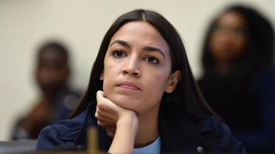国会议员:这一次特朗普与四个国会女议员打起了嘴仗 Ocasio-Cortez 图 via AP