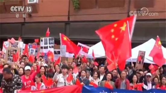 8月18日，上百华人社团自发举行守护香港英国大联盟集会，呼吁反对暴力、守护香港。  图 | 央视