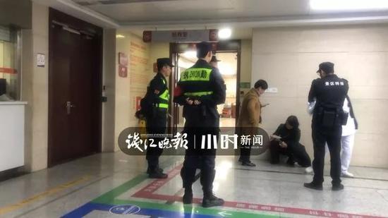 现场视频直播女子捅伤丈夫 家属称她受家暴多年