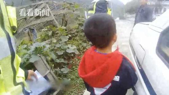 儿子走丢心大母亲却浑然不知 直到民警通知dj舞