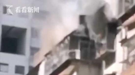 路遇罗湖区凤凰街居民楼起火 这位“无名英雄”冲进了火场