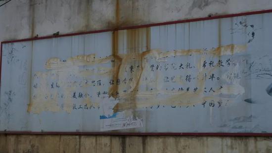 豫章书院曾经的宣传广告已被遮盖。新京报记者卫潇雨 摄