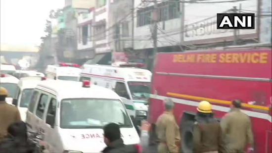 印度首都一工厂发生大火 至少43人死亡