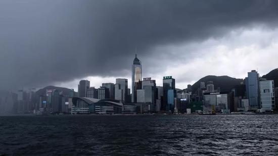 受箭伤警员普通话表达感谢:谢谢你们支持香港警