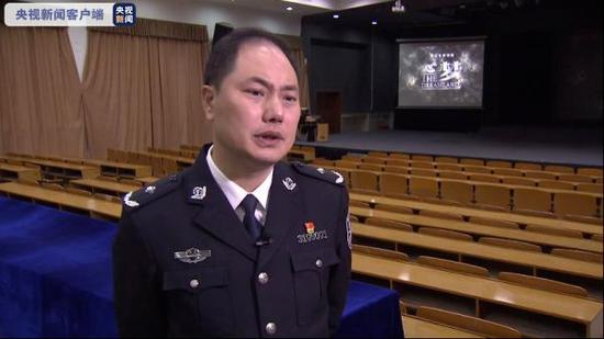 ▲CGTN12月24日专访了上海市青浦监狱党委书记、监狱长李强，他正面反驳这篇报道，直称该报道纯属无稽之谈。（央视新闻客户端）