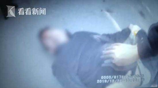 小偷连盗两部手机 喝酒“庆祝”醉倒路边被抓