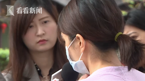 男性杂志深夜街拍？男子暗巷引诱女性拍大尺度