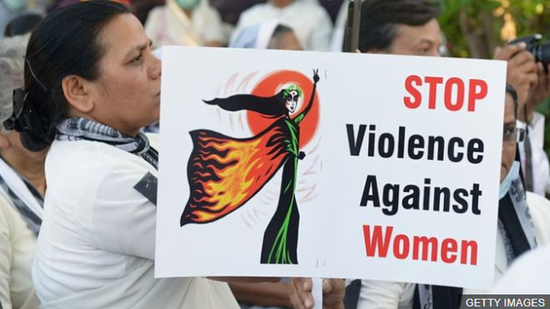 印度民多抗议针对女性的暴力事件(BBC)