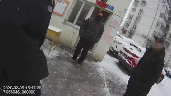 战疫情 海淀警方严惩辱警袭警行为