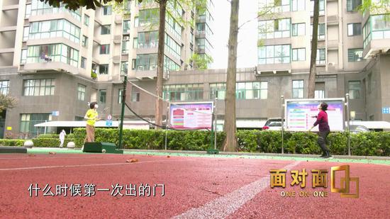 央视:武汉无疫情小区居民可以下楼活动了!记者实地探访