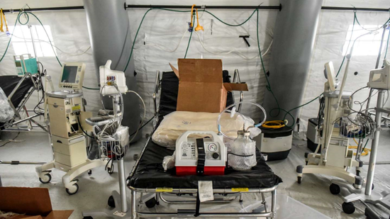 纽约州收到的联邦政府调配的呼吸机(图源:纽约时报)