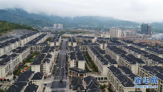  这是贵州省正安县瑞濠易地扶贫搬迁安置点（2019年10月11日摄，无人机照片）。新华社记者 杨文斌 摄