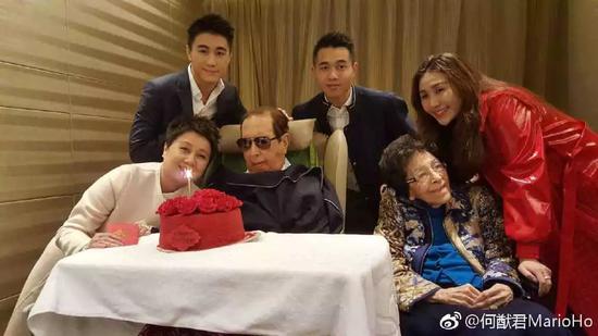 赌王何鸿燊逝世:4房太太,17个孩子,与5000亿家