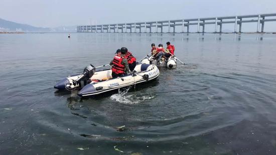 大连一家三口坠海 母亲和3岁孩子至今仍失联