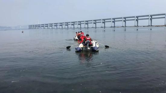 大连一家三口坠海 母亲和3岁孩子至今仍失联