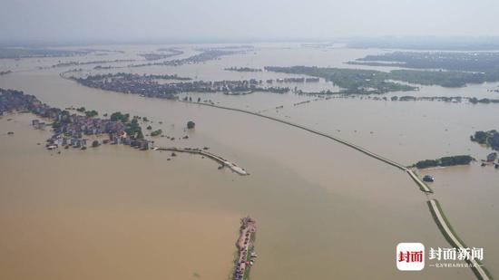 中洲倒圩出现鄱阳湖最大一处溃堤，宽170米（图片来源：中国安能）