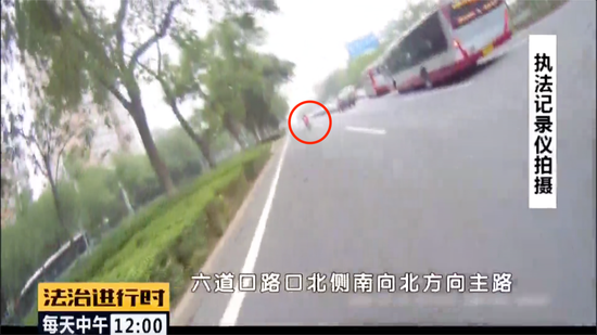 北京一外卖小哥撞伤交警后逃逸■北京一外卖小哥撞伤交警后逃逸，24小时后落网