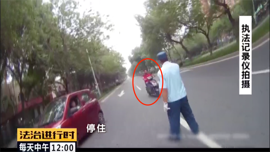 北京一外卖小哥撞伤交警后逃逸■北京一外卖小哥撞伤交警后逃逸，24小时后落网