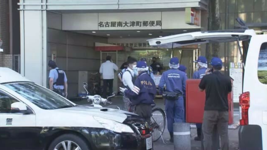 日本男子闹市持刀劫人质 警方当街开枪 民众吓坏(图)