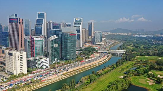 深圳大沙河两岸,高科技企业云集,生态环境优美(无人机照片,2020年1月7日摄)。