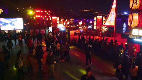 111亿元！1474万人次！