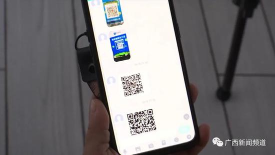 女子半夜3点被人晃醒“刷脸”，8万多元就这么没