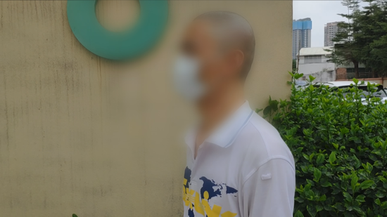 男子深夜醉卧马路边,第二天醒来后惊了:我的