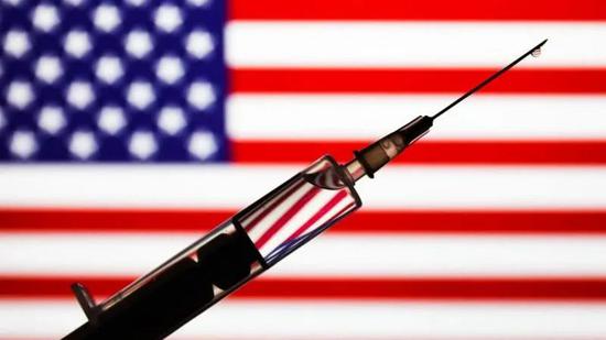 美国食品药品监督管理局正式批准辉瑞疫苗在美投入“紧急使用”。图源：Getty Images