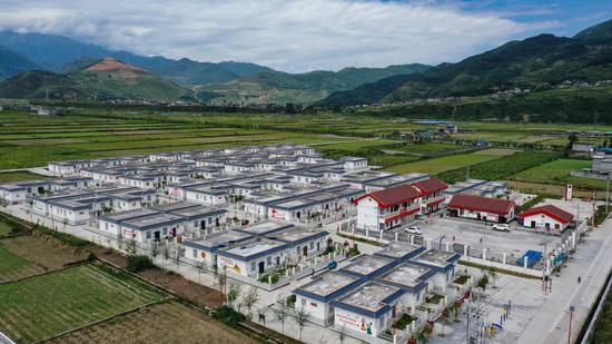 这是2020年9月7日在四川省凉山彝族自治州越西县拍摄的易地扶贫搬迁