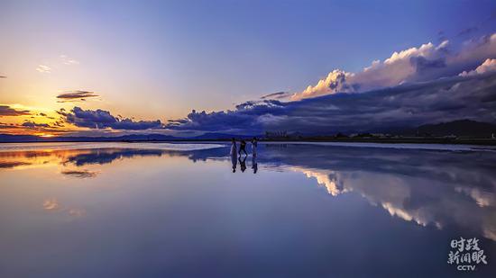 △位于青海海西州的茶卡盐湖有“天空之镜”的美誉。