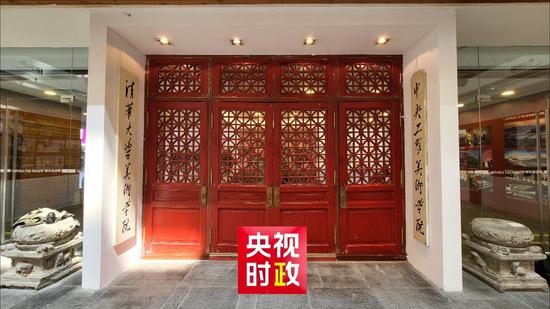 △清华大学美术学院的前身是1956年成立的中央工艺美术学院，1999年并入清华大学，是中国第一所高等艺术设计院校。 