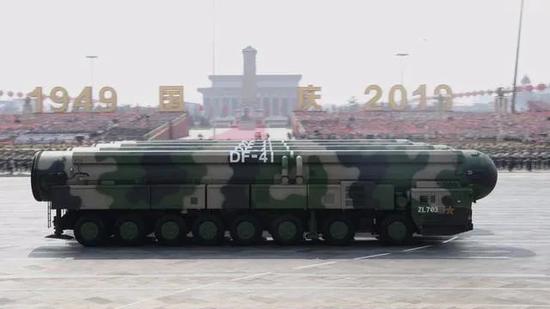 2019年，在建国70周年国庆阅兵式上出现的东风-41导弹方队