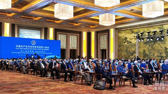 △北京钓鱼台国宾馆,130多个国家驻华大使和临时代办线下参会。(总台央视记者韩锐拍摄)