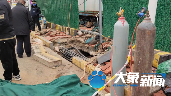 郑州热力主管网爆管已修好，抢修人员：疑似人为挖洞所致