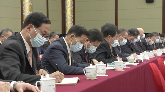  △联组会现场。（总台央视记者李辉拍摄）