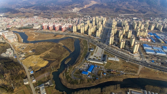  这是位于云南省昭通市境内的跨县易地搬迁安置区靖安新区（2021年2月3日摄，无人机照片）。新华社记者 江文耀 摄
