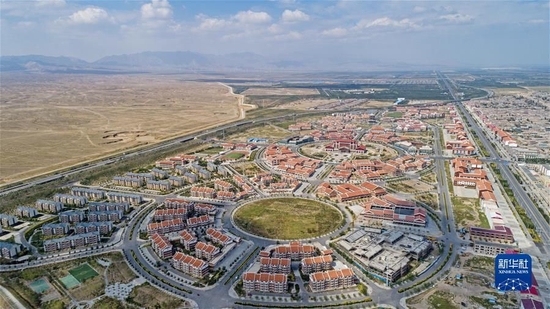 这是宁夏银川市永宁县闽宁镇新镇建设全景（2019年9月3日摄，无人机照片）。新华社记者 王鹏 摄