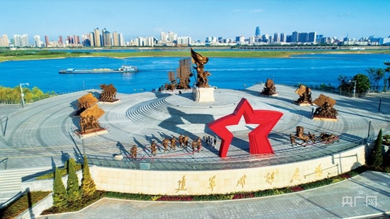 贛江邊，南昌建軍雕塑廣場（央廣網(wǎng)發(fā) 文俊超 攝）