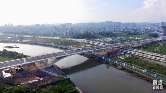 △中越北仑河公路二桥由中越两国合作共建完成。（图/视觉中国）